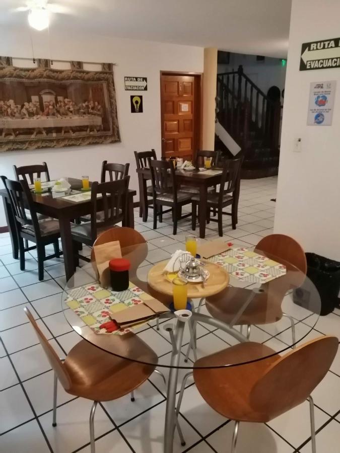 Novohostal B&B Guatemala City ภายนอก รูปภาพ