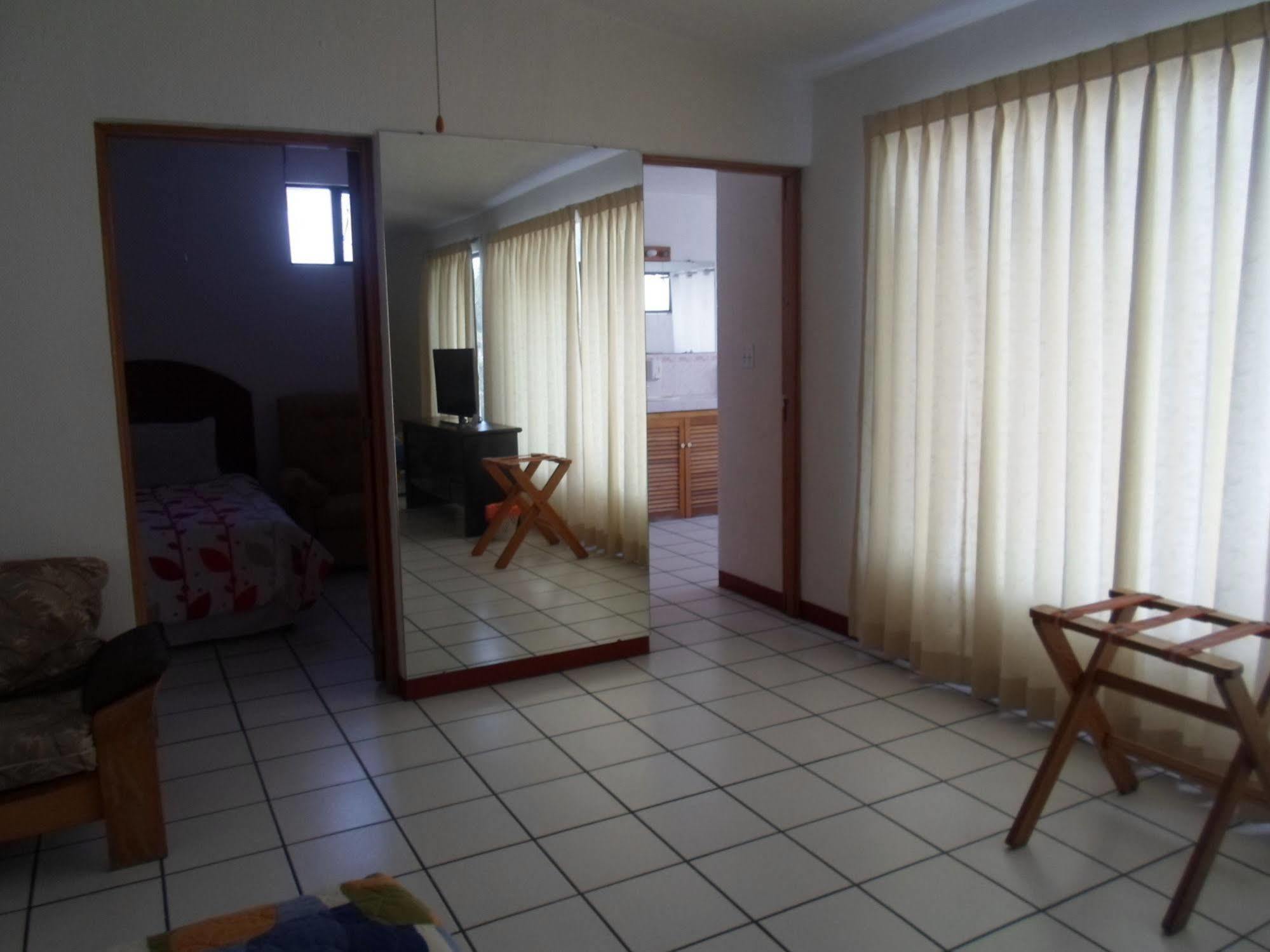 Novohostal B&B Guatemala City ภายนอก รูปภาพ