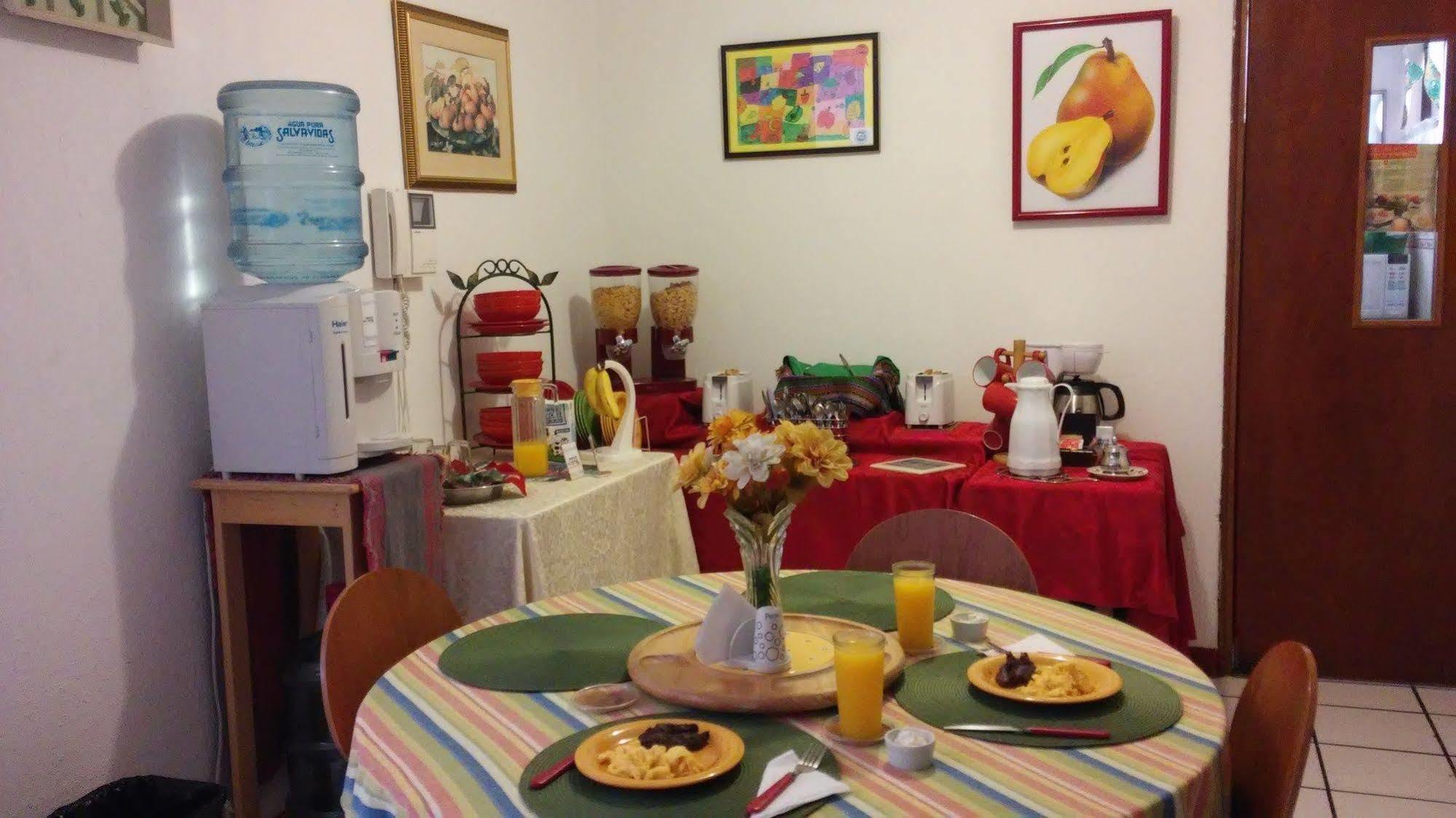 Novohostal B&B Guatemala City ภายนอก รูปภาพ