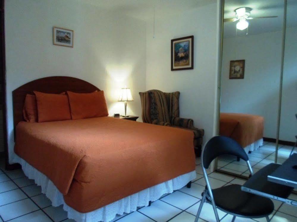 Novohostal B&B Guatemala City ภายนอก รูปภาพ